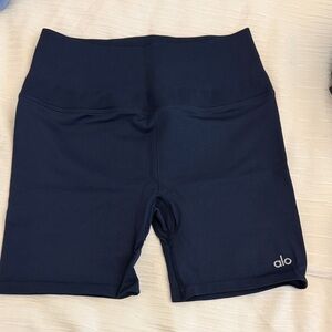 ALO Yoga Women's 5" Seamless Ribbed Favorite Short